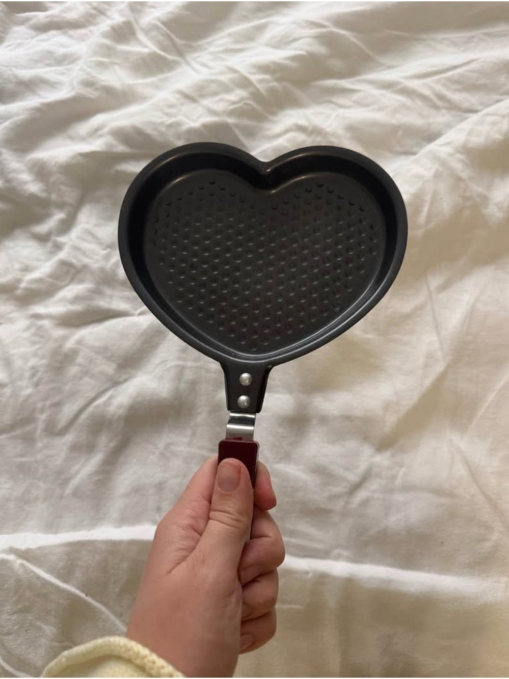 Non-Brand Heart-Shaped Mini Frying Pan - Black and Red